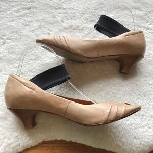 Anthro Everybody 39.5 Near Peep Toe Pump